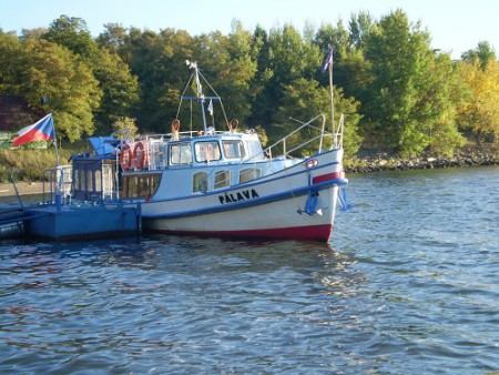 Přístaviště u kempu Mars